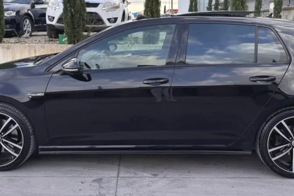 Makina ne shitje ne Tirane - 11,000 Euro