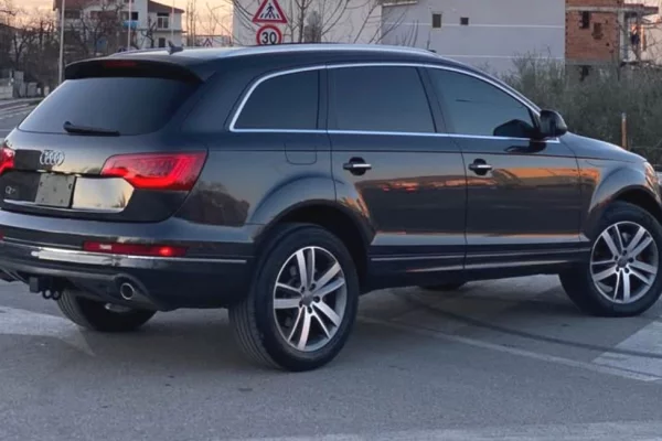 Makina ne shitje ne Tirane - 8,500 Euro