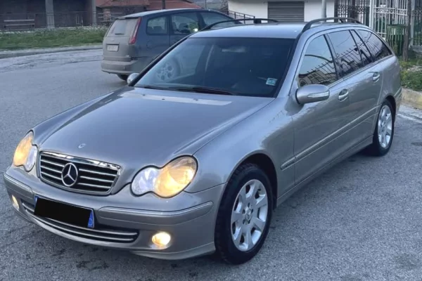 Makina ne shitje ne Tirane - 3,800 Euro