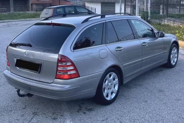 Makina ne shitje ne Tirane - 3,800 Euro