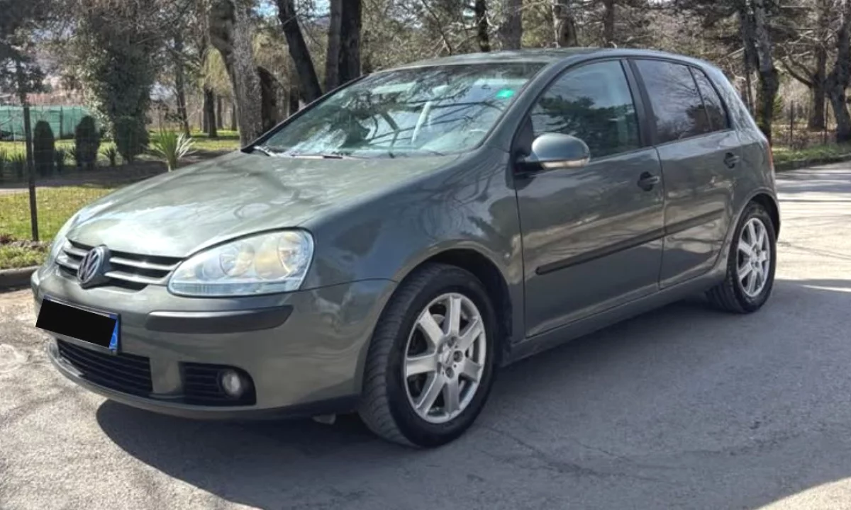 Makina ne shitje ne Pogradec, Volkswagen, 2004 gasoline-gas,Kambio Automatik Pagesa 3,200  Euro.