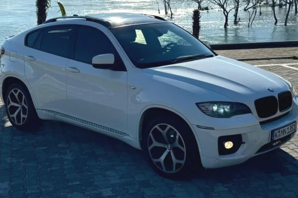 Makina ne shitje ne Tirane - 10,500 Euro