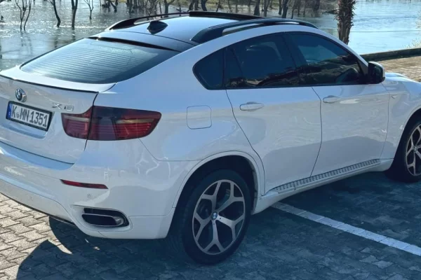 Makina ne shitje ne Tirane - 10,500 Euro