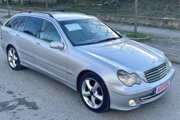 Makina ne shitje ne Tirane - 3,500 Euro