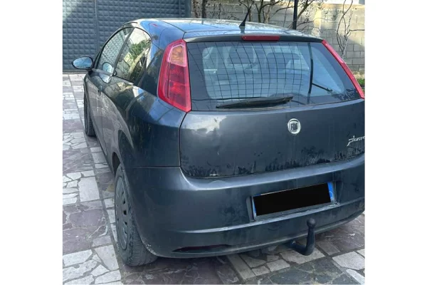 Makina ne shitje ne Tirane - 2,000 Euro