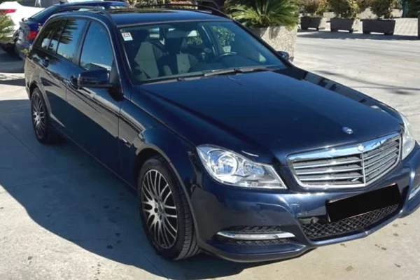 Makina ne shitje ne Fier - 6,400 Euro