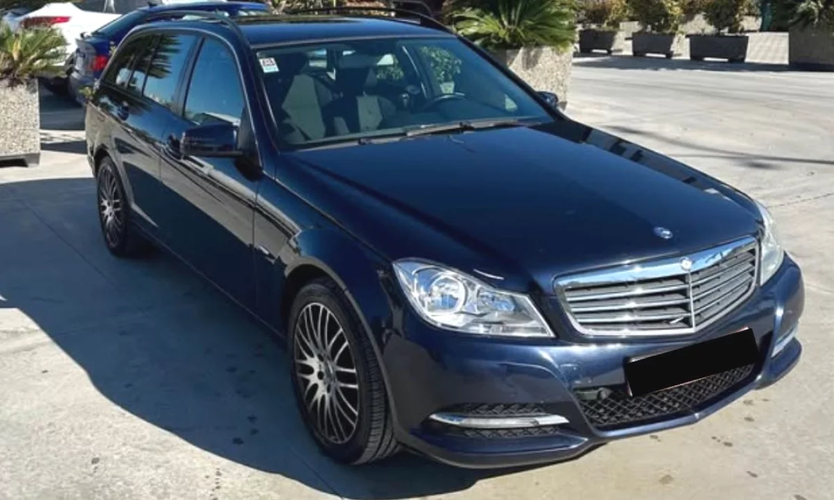 Makina ne shitje ne Fier, Mercedes-Benz, 2012 Diesel,Kambio Automatik Pagesa 6,400  Euro.