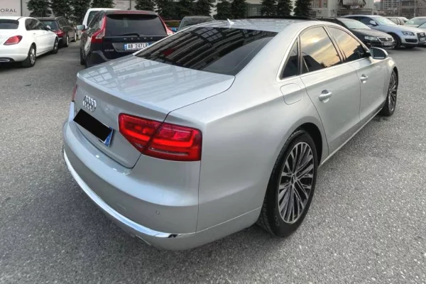 Makina ne shitje ne Tirane - 11,300 Euro