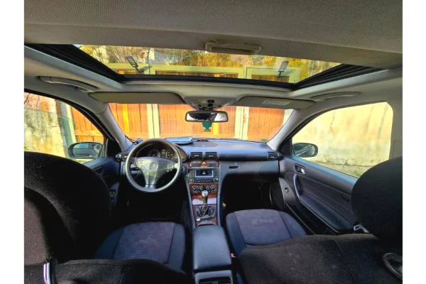 Makina ne shitje ne Tirane - 2,700 Euro