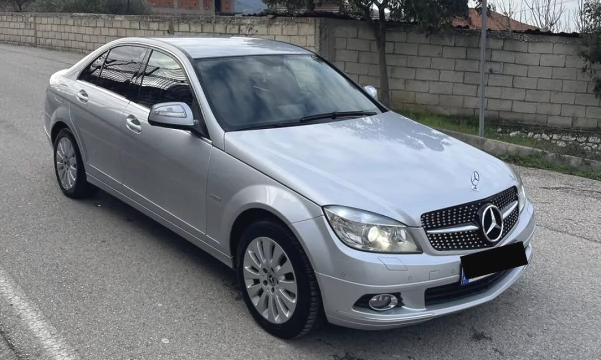 Makina ne shitje ne Fier, Mercedes-Benz, 2008 Diesel,Kambio Automatik Pagesa 6,300  Euro.