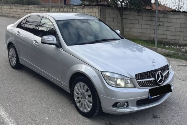 Makina ne shitje ne Fier - 6,300 Euro