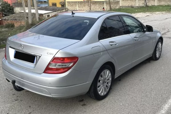 Makina ne shitje ne Fier - 6,300 Euro