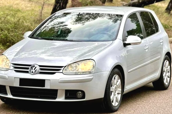 Makina ne shitje ne Tirane - 4,200 Euro