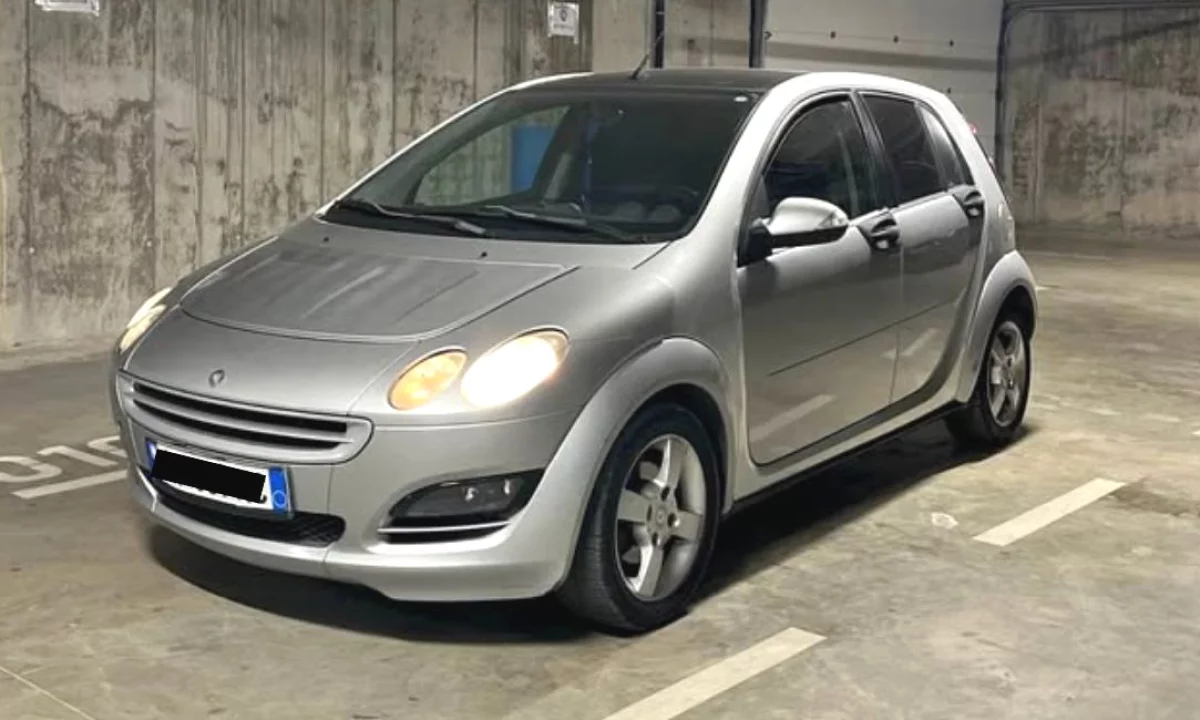 Makina ne shitje ne Tirane, Smart, 2005 Benzine,Kambio Automatik Pagesa 2,500  Euro.