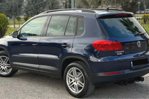 Makina ne shitje ne Tirane, Volkswagen, 2013 Benzine,Kambio Automatik Pagesa 5,800  Euro.