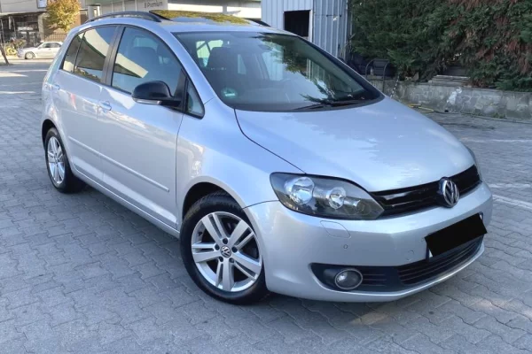 Makina ne shitje ne Tirane - 8,300 Euro