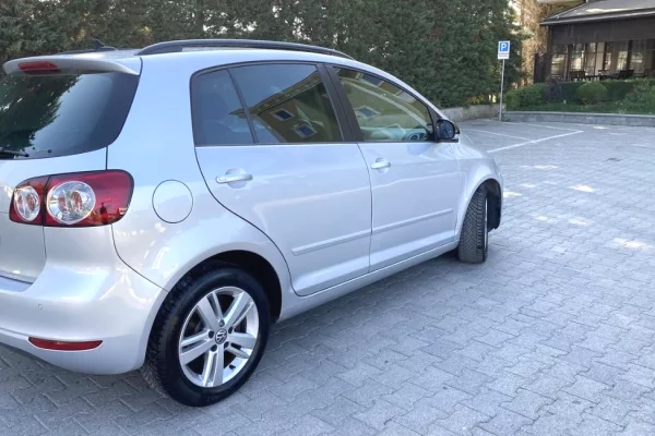 Makina ne shitje ne Tirane - 8,300 Euro