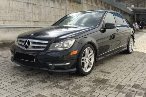 Makina ne shitje ne Tirane - 9,500 Euro