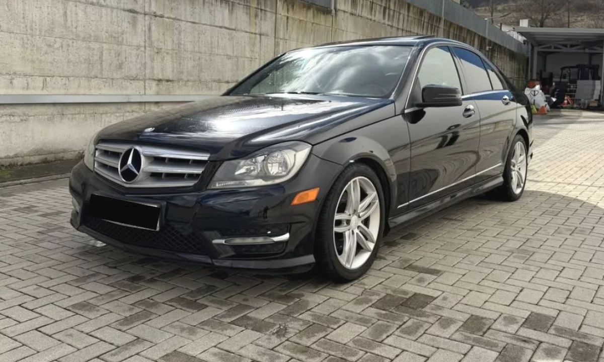 Makina ne shitje ne Tirane, Mercedes-Benz, 2012 Diesel,Kambio Automatik Pagesa 9,500  Euro.