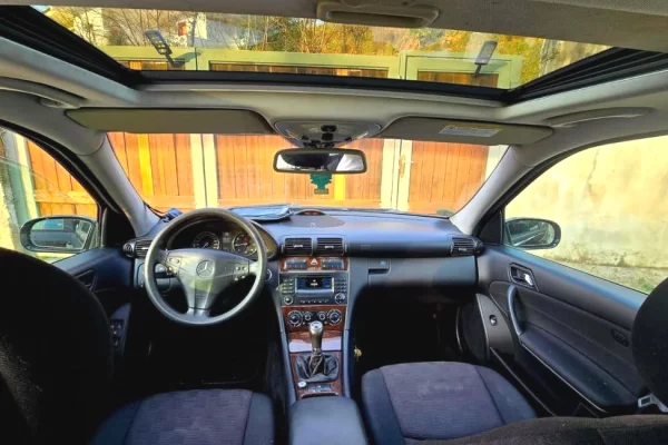 Makina ne shitje ne Tirane - 2,700 Euro