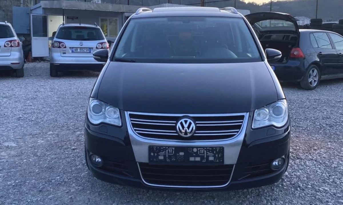 Makina ne shitje ne Tirane, Volkswagen, 2009 Diesel,Kambio Automatik Pagesa 4,990  Euro.