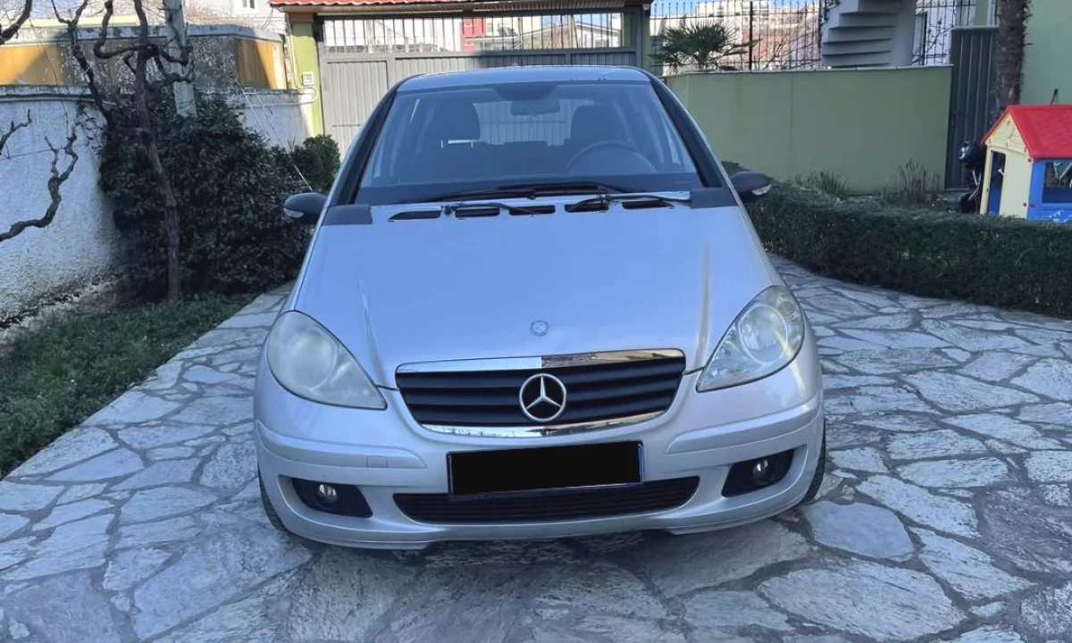 Makina ne shitje ne Tirane, Mercedes-Benz, 2000 gasoline-gas,Kambio Manual Pagesa 1,500  Euro.