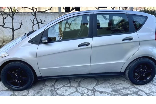 Makina ne shitje ne Tirane - 1,500 Euro