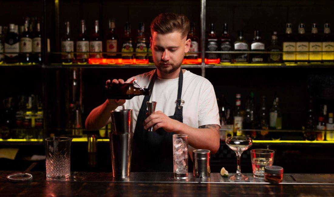 Njoftime Pune ne Kavaje, Profesioni Banakier/Kamarier & Sanitare/Zgarist , Me eksperience, Pagesa 600  Euro.