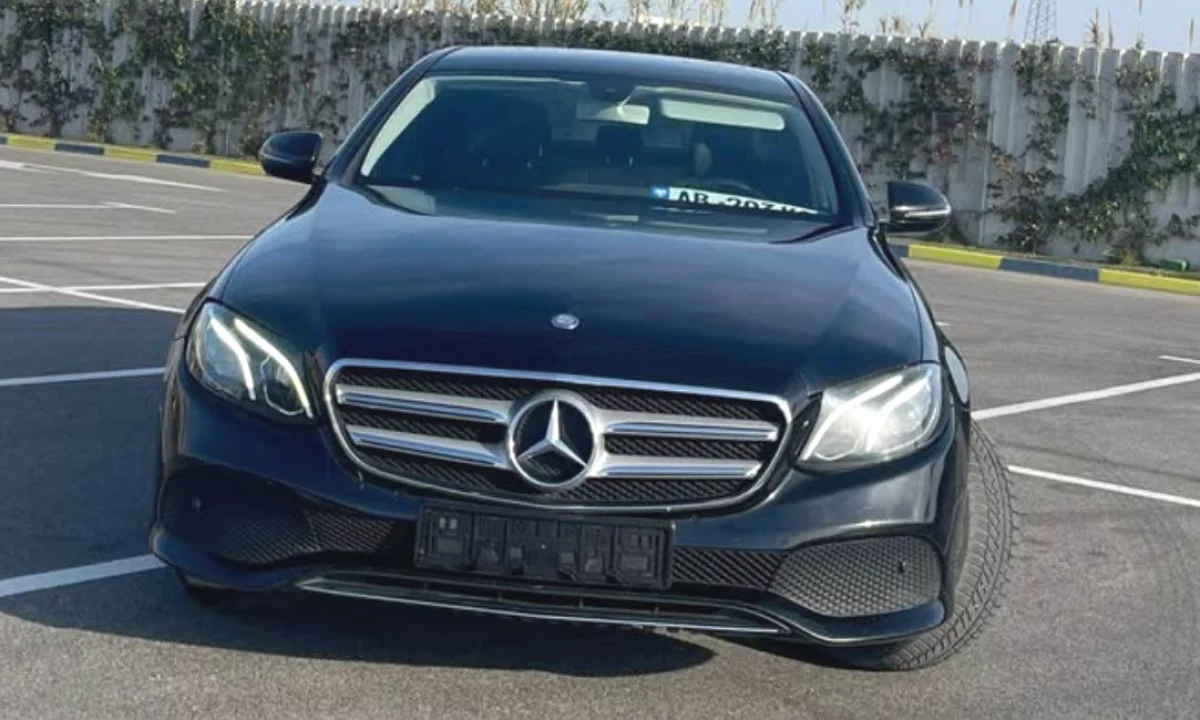 Makina ne shitje ne Durres, Mercedes-Benz, 2017 Diesel,Kambio Automatik Pagesa 13,900  Euro.