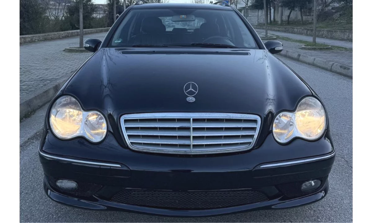 Makina ne shitje ne Tirane, Mercedes-Benz, 2006 Diesel,Kambio Manual Pagesa 4,300  Euro.