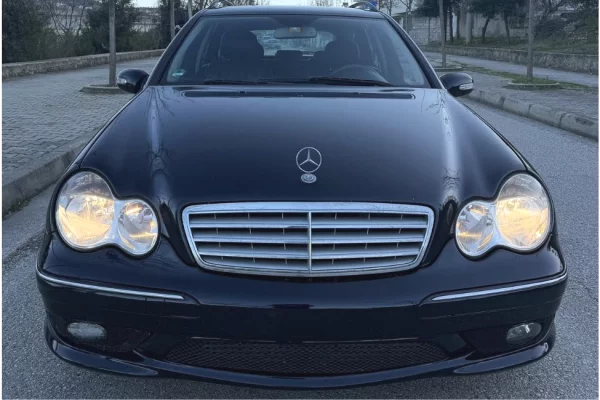 Makina ne shitje ne Tirane - 4,300 Euro