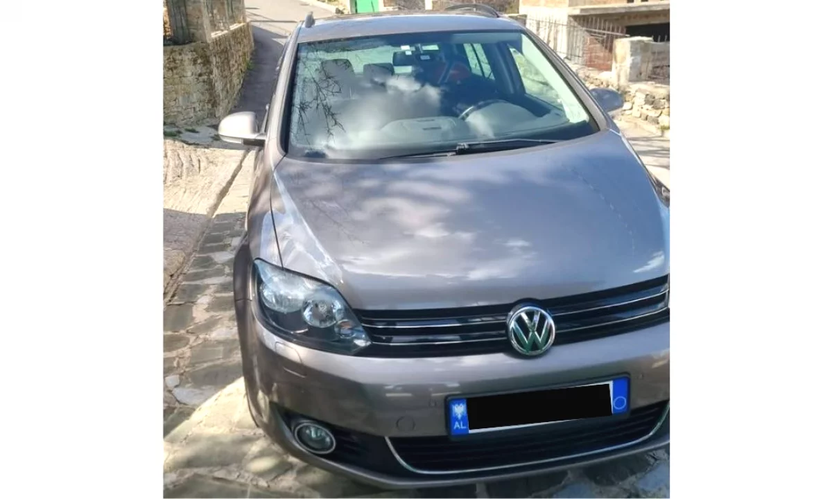 Makina ne shitje ne Tirane, Volkswagen, 2011 Diesel,Kambio Automatik Pagesa 6,500  Euro.