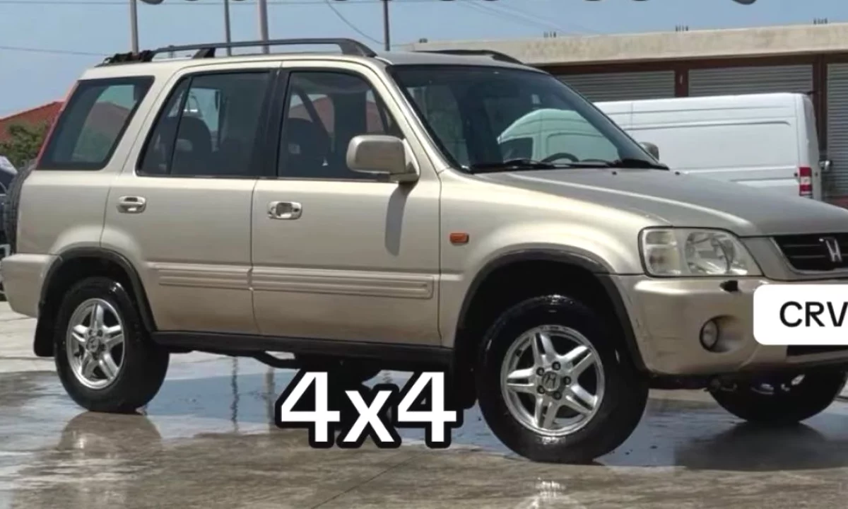 Makina ne shitje ne Tirane, Honda, 2000 gasoline-gas,Kambio Automatik Pagesa 3,600  Euro.