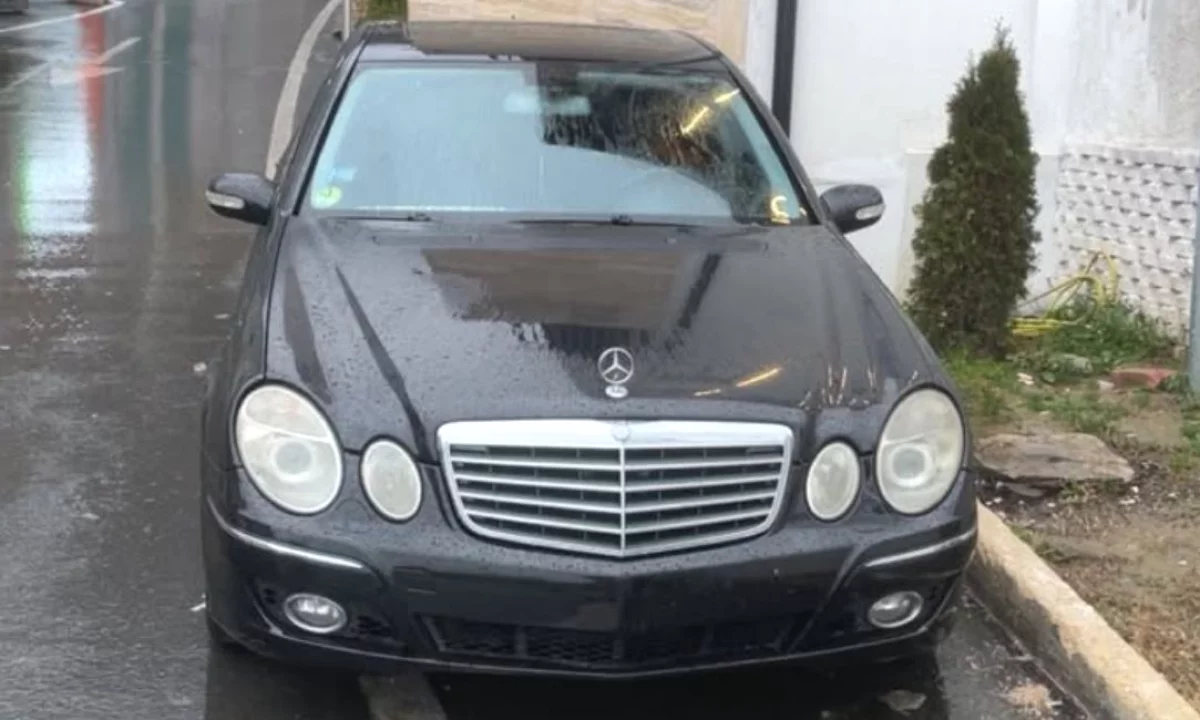 Makina ne shitje ne Tirane, Mercedes-Benz, 2005 Diesel,Kambio Automatik Pagesa 2,200  Euro.