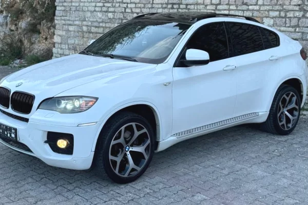 Makina ne shitje ne Tirane - 9,500 Euro