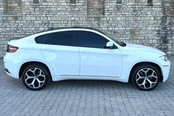 Makina ne shitje ne Tirane - 9,500 Euro