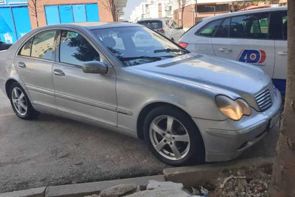 Makina ne shitje ne Tirane - 1,800 Euro