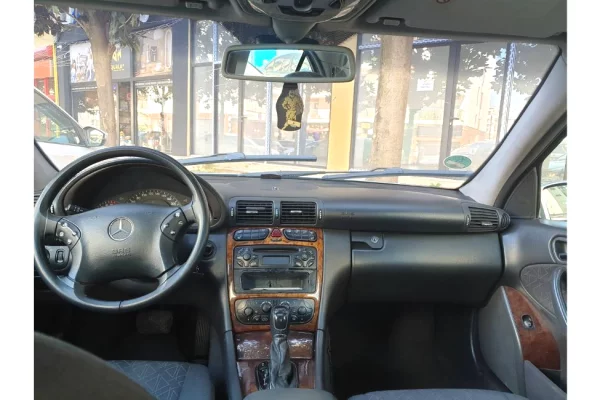 Makina ne shitje ne Tirane - 1,800 Euro