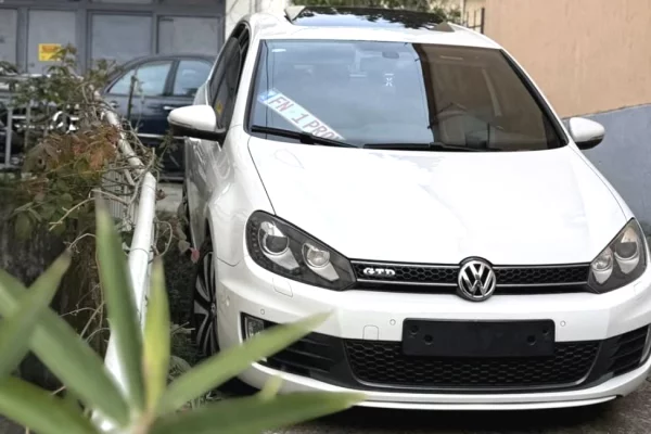 Makina ne shitje ne Tirane - 8,300 Euro