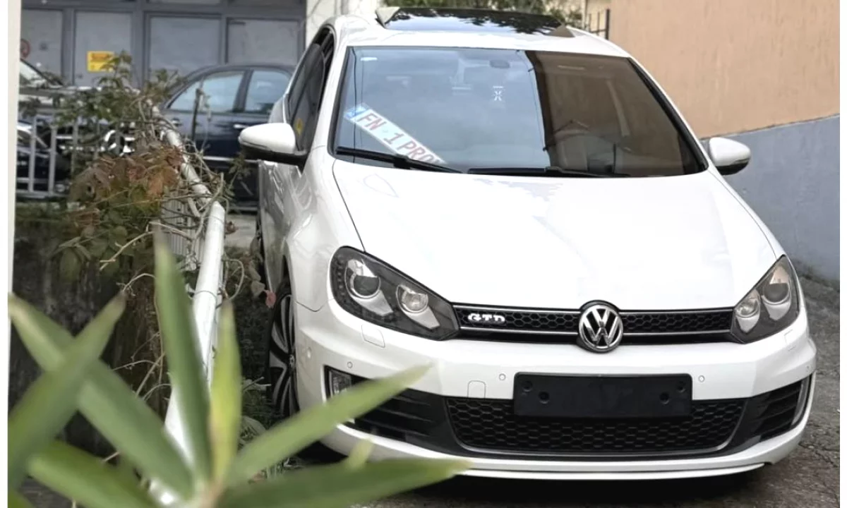 Makina ne shitje ne Tirane, Volkswagen, 2013 Diesel,Kambio Automatik Pagesa 8,300  Euro.