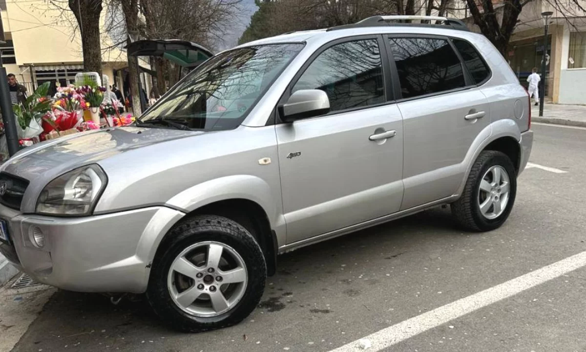 Makina ne shitje ne Tirane, Hyundai, 2004 Diesel,Kambio Automatik Pagesa 4,700  Euro.