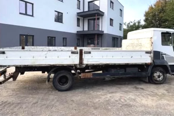 Makina ne shitje ne Tirane - 8,000 Euro