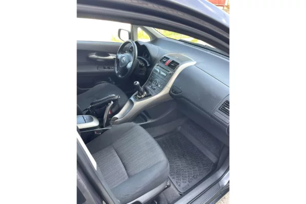 Makina ne shitje ne Tirane - 4,400 Euro