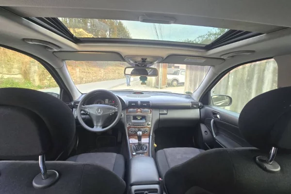 Makina ne shitje ne Tirane - 270,000 Leke