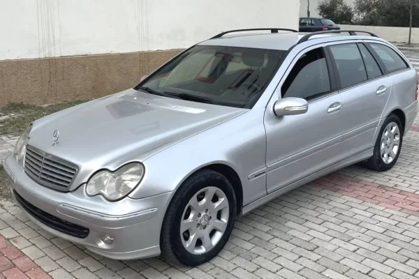 Auto in Vendita a Tirana - 2,250 Euro