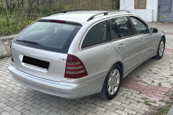 Auto in Vendita a Tirana - 2,250 Euro