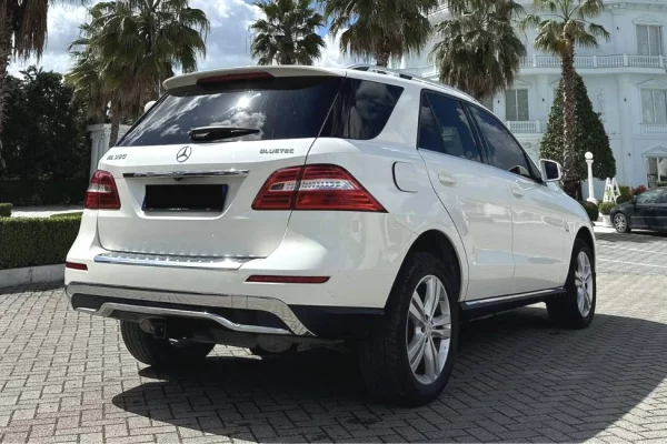 Makina ne shitje ne Tirane - 13,500 Euro