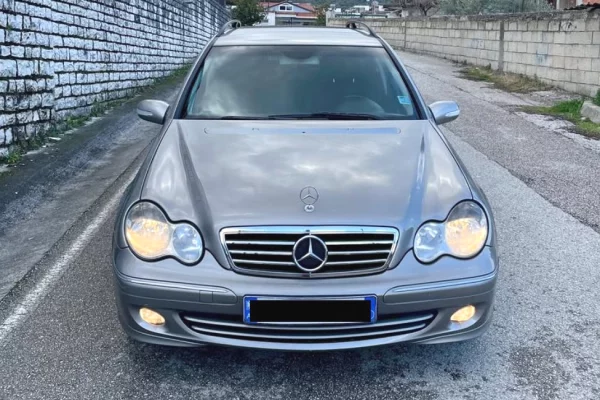 Makina ne shitje ne Tirane - 3,800 Euro