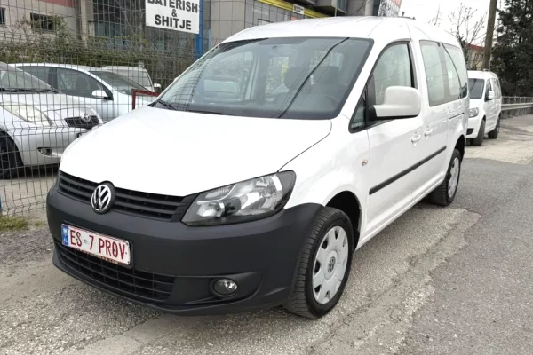 Makina ne shitje ne Tirane - 9,500 Euro