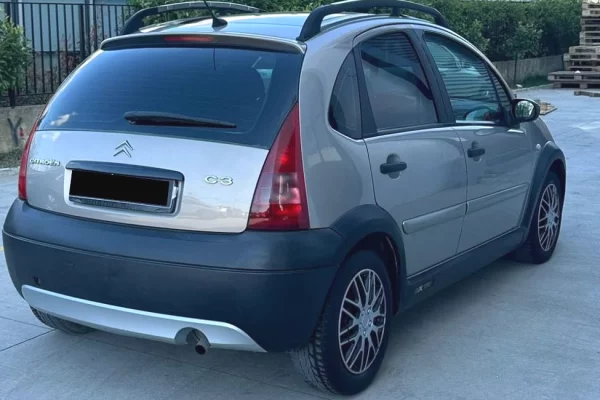 Auto in Vendita a Tirana - 2,900 Euro